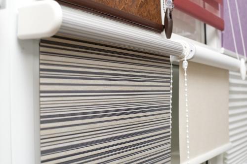 Рулонные жалюзи на пластиковые окна без сверления. Виды жалюзи 03 Рулонные жалюзи на пластиковые окна без сверления. Виды жалюзи 03