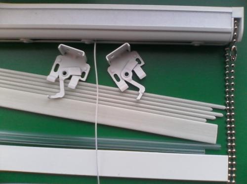 Установка жалюзи на пластиковые окна без сверления. Жалюзи на пластиковые окна без сверления