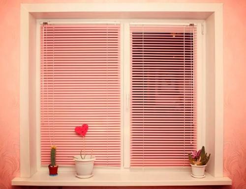 Установка жалюзи на окна. Бумажные жалюзи плиссе в виде полукруга 03