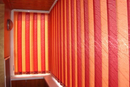 Установка жалюзи на балкон. Как правильно подобрать жалюзи для балкона (+ инструкция по установке)