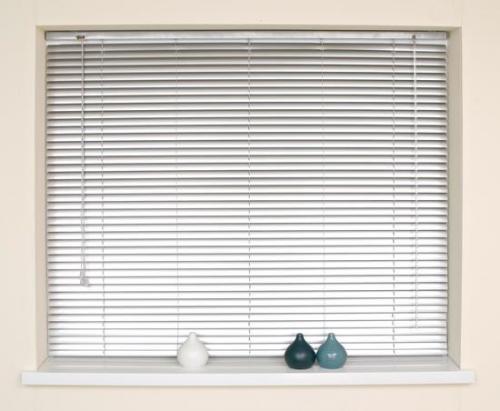 Как повесить жалюзи на пластиковое окно правильно. Стандартный монтаж жалюзи на пластиковые окна 05 Как повесить жалюзи на пластиковое окно правильно. Стандартный монтаж жалюзи на пластиковые окна 05