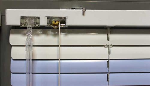 Как снять горизонтальные жалюзи в домашних условиях. Как снять горизонтальные жалюзи