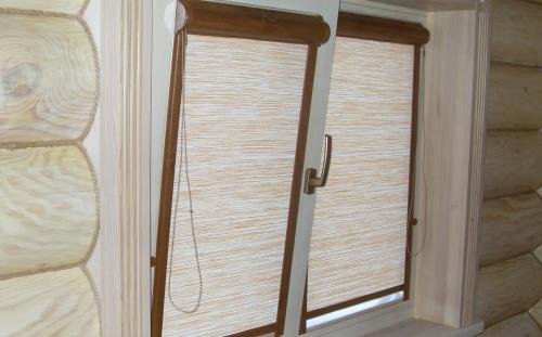 Как повесить рулонные шторы на двухсторонний скотч. Варианты крепления рулонных штор на пластиковые окна или к стене