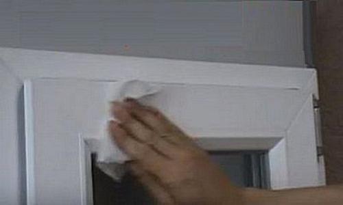 Чем приклеить рулонные шторы к пластиковому окну. Как установить рулонные шторы с леской. Установка рулонных штор «Мини» на пластиковые окна 23 Чем приклеить рулонные шторы к пластиковому окну. Как установить рулонные шторы с леской. Установка рулонных штор «Мини» на пластиковые окна 23