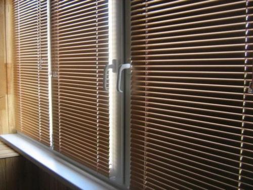 Виды крепления жалюзи на пластиковые окна. Виды жалюзи