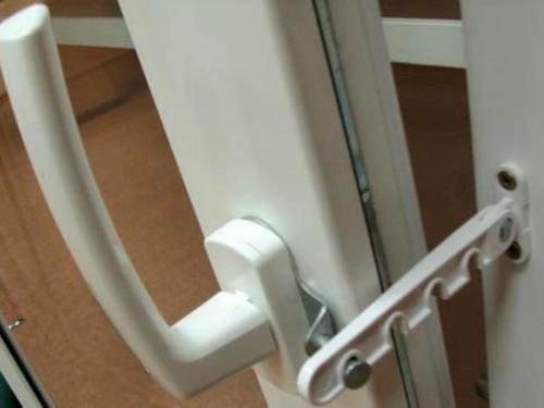 Крючки на пластиковые окна. Гребенка для пластиковых окон