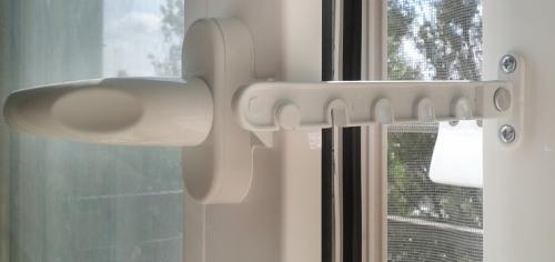 Крючки на пластиковые окна. Гребенка для пластиковых окон