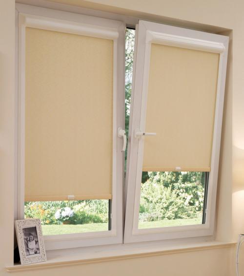 Как прикрепить рулонные шторы на окно без сверления. Разновидности и особенности конструкций