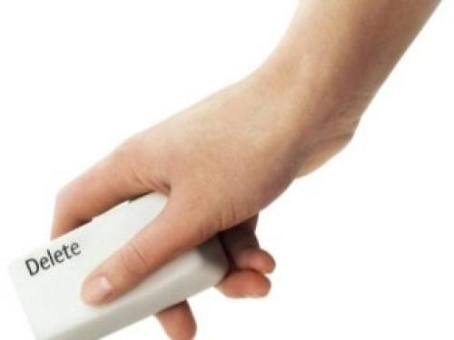 Как почистить рулонные шторы не снимая. Влажная уборка и удаление пятен 14