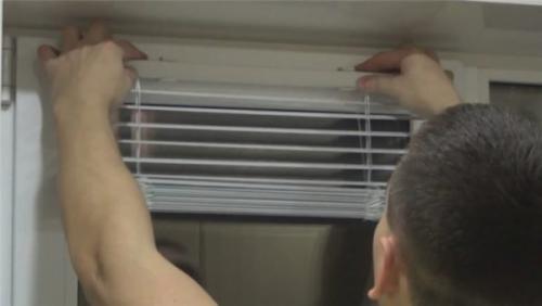 Крепеж для жалюзи на пластиковые окна. Актуальные способы крепления