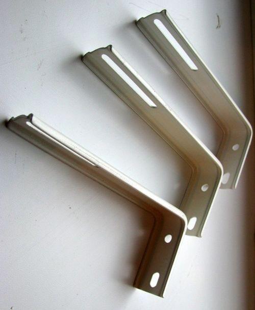 Установка горизонтальных жалюзи на стену. Детальней о кронштейнах