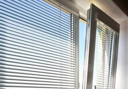 Как установить жалюзи на стену. Как крепить горизонтальные жалюзи к стене