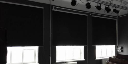 Установка рулонных штор без сверления на глухое окно. Способы установить рольшторы на пластиковые окна без сверления