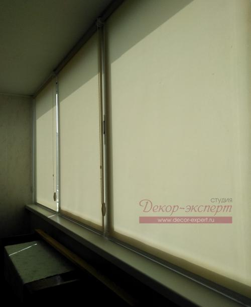 Шторы на раздвижные окна. Рулонные шторы для раздвижных оконных конструкций на балконе.