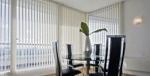 Жалюзи вертикальные тканевые в интерьере. Как правильно подобрать жалюзи вертикальные тканевые в интерьере?