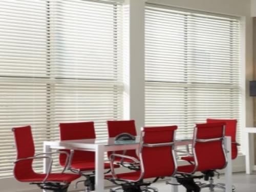 Металлические жалюзи на окна. Чем металлические лучше пластиковых? 01 Металлические жалюзи на окна. Чем металлические лучше пластиковых? 01