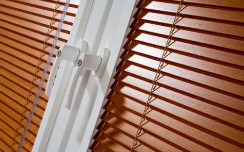 Как снять жалюзи с окна для стирки. Как снять жалюзи с окна (детальная инструкция на каждый вид)