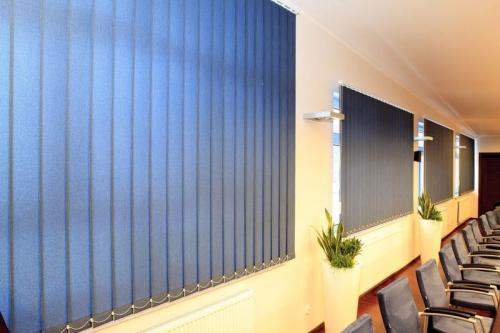 Стандартные размеры жалюзи на пластиковые окна. Жалюзи на стену и для закрытия всего проема