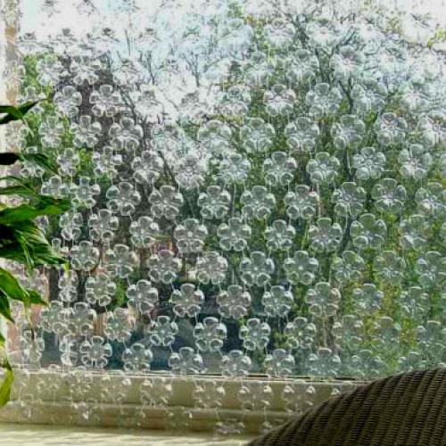 Жалюзи своими руками из пластиковых бутылок. Штора из пластиковых бутылок – так просто и красиво!